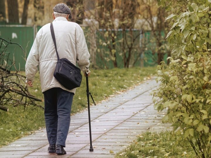 Scena oszustwa inwestycyjnego w Pradze Północ: Senior stracił ponad 260 tysięcy złotych