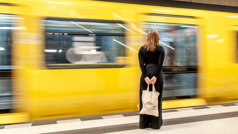 Najnowszy Barometr Warszawski pokazuje, że mieszkańcy stolicy bardzo cenią lokalny transport publiczny