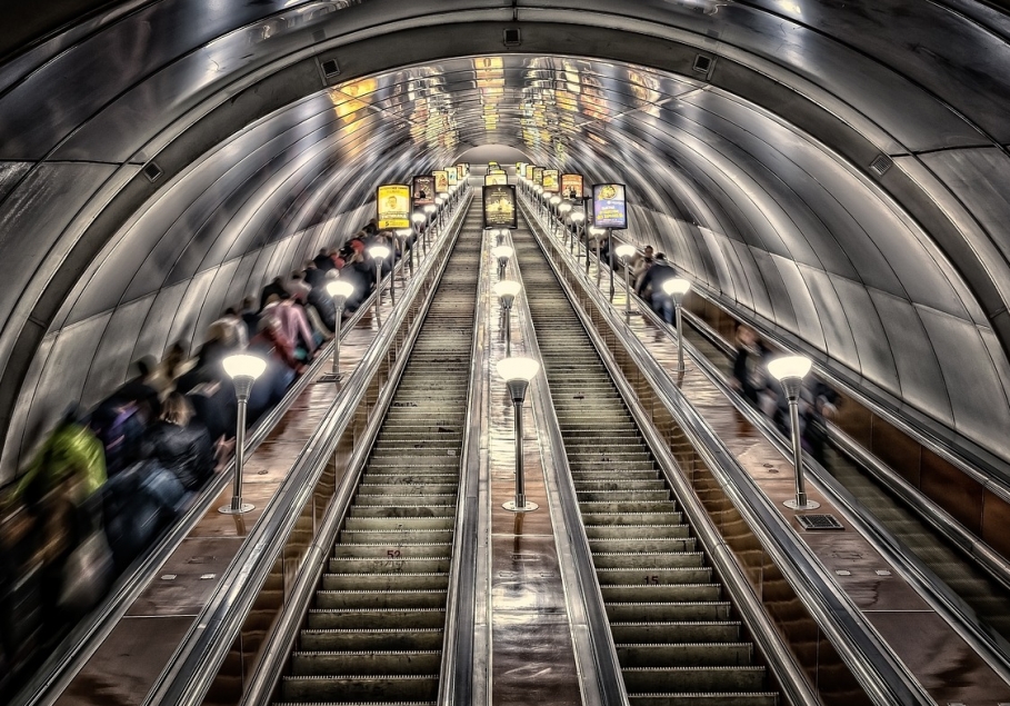 Ruch uliczny na Lazurowej ograniczony z powodu prac przy metrze